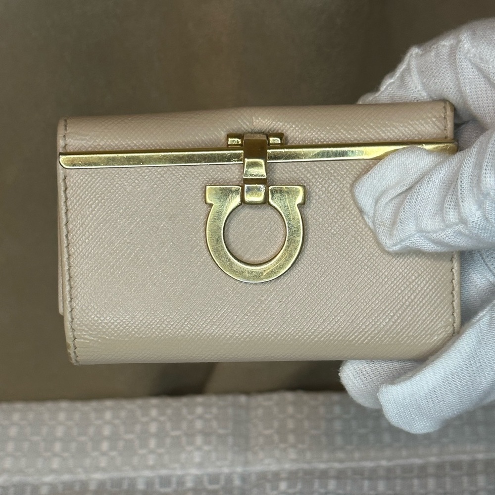 Ivory Ferragamo Leather Key Holder